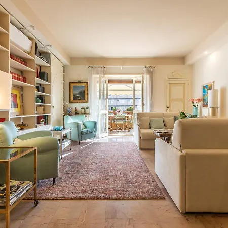 Chic House: Stylish And