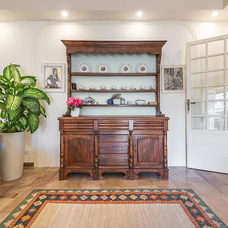 Chic House: Stylish And Cagliari