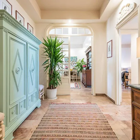 Apartment Chic House: Stylish And Cagliari