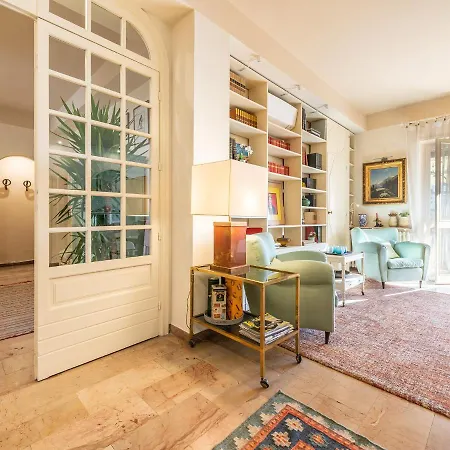 Chic House: Stylish And Apartment